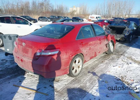 2010 Toyota Camry Se z USA, uszkodzony, nr VIN 4T1BF3EKXAU501941